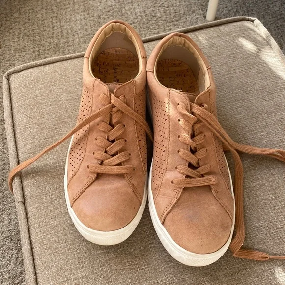 Women’s Leather Lucky Brand Sneakers - Picture 1 of 4